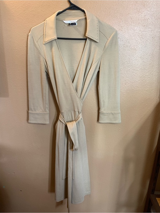 Diane Von Furstenberg Dresses & Skirts - Diane von Furstenberg Camel Wrap Dress with Stitch Collar Detail - Size 6